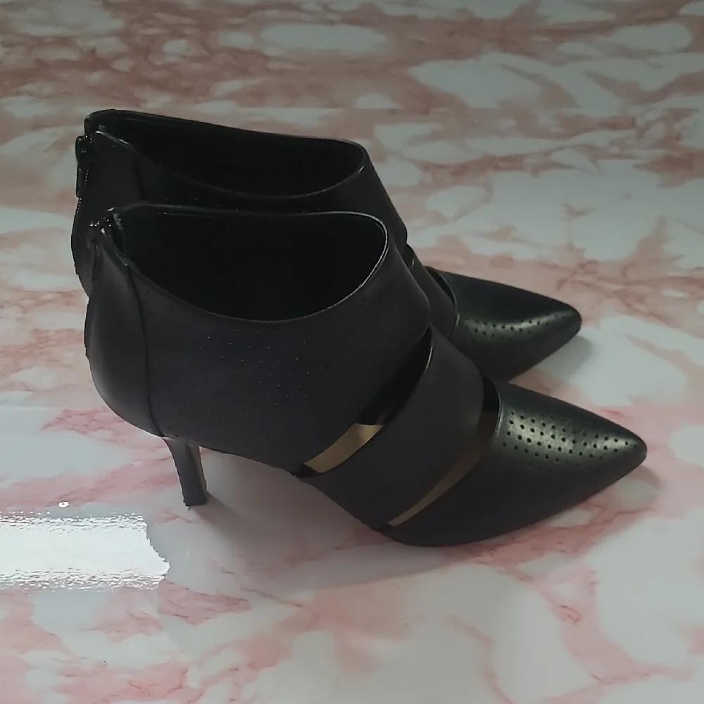 EUC Bella Vita Danica Pump Black Leather Heels Sz 10W